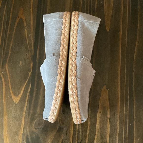 TOMS Classic Slip on Loafer - Picture 6 of 8